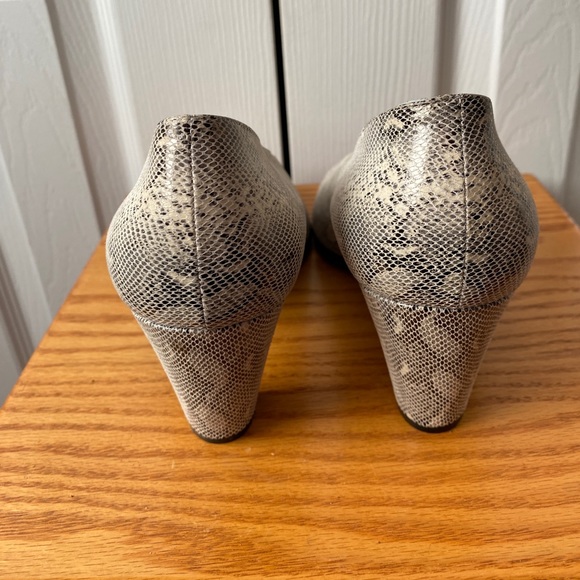 Thierry Rabotin Snake Print Block Heel Pumps SZ 39 (8.5 US) - Picture 5 of 9
